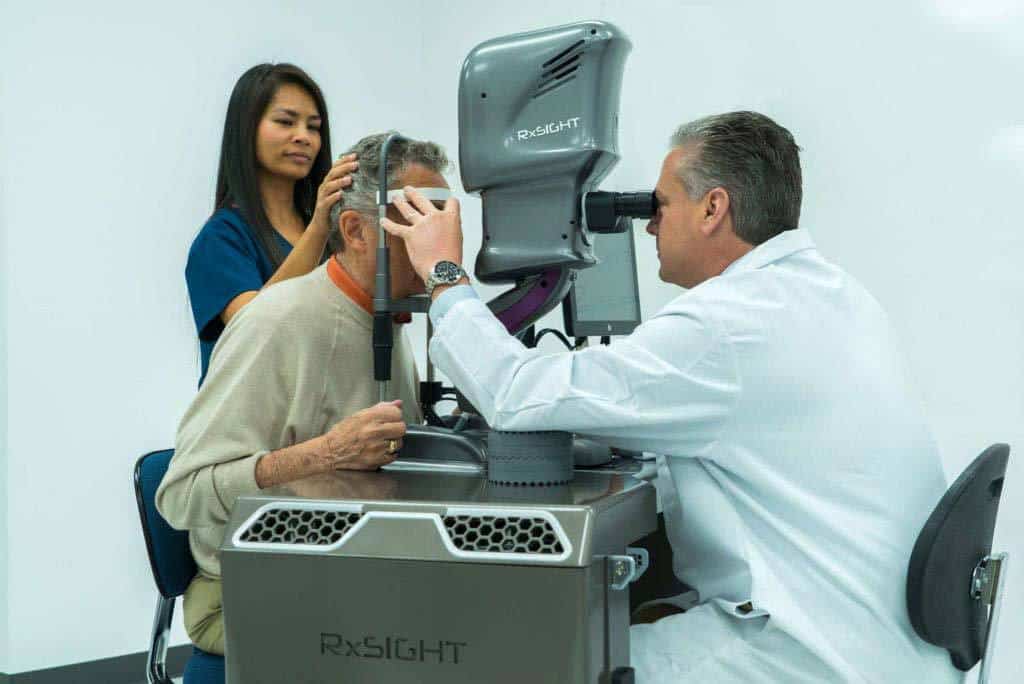 eye doctor using uv light to adjust the light adjustable lens (lal) of a patient 