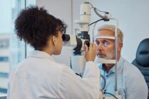eye doctor examining a patients' eyes to see if they are a good candidate for smile eye surgery